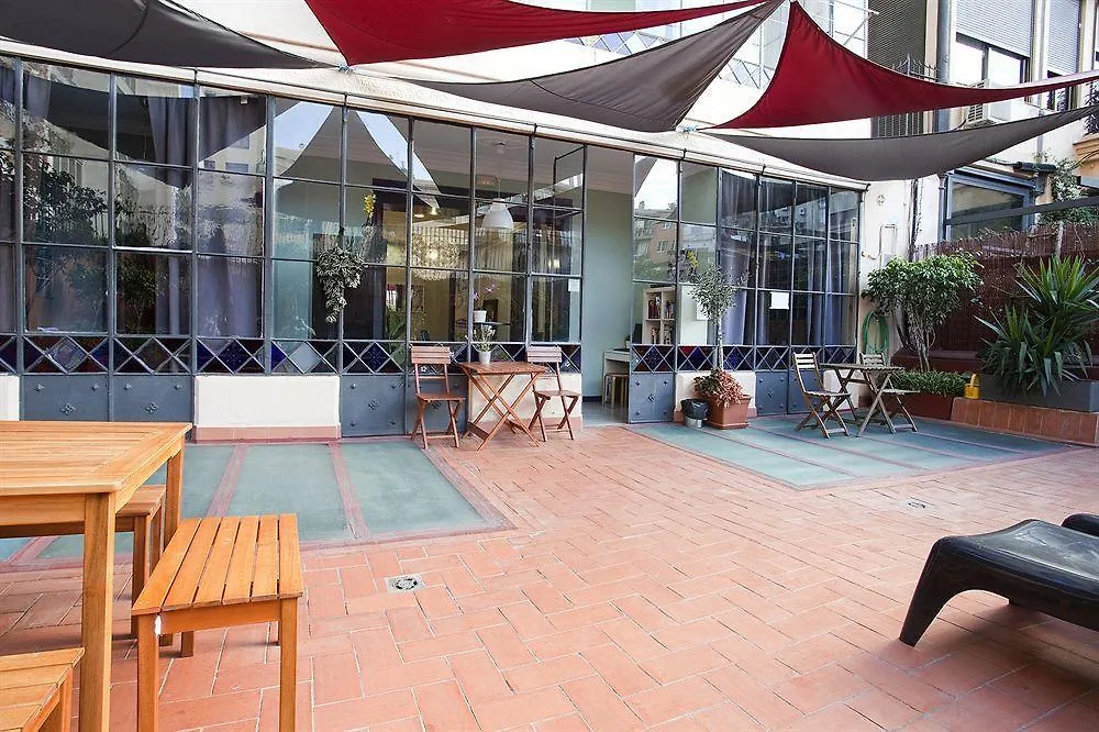 Ella Hostel Barcelone 2*,